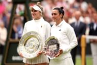 Marketa Vondrousova (L) defeated Ons Jabeur to win the 2023 Wimbledon Championships.